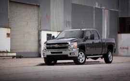 2011-chevrolet-silverado-2500HD-front-three-quarters